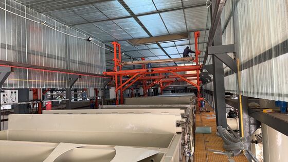 Prezzo buono 850 T/M Capacità macchina di anodizzazione dell'alluminio con controllo di qualità integrato e spessore della pellicola di anodizzazione 8-12μm per la linea di produzione di profili di alluminio in linea