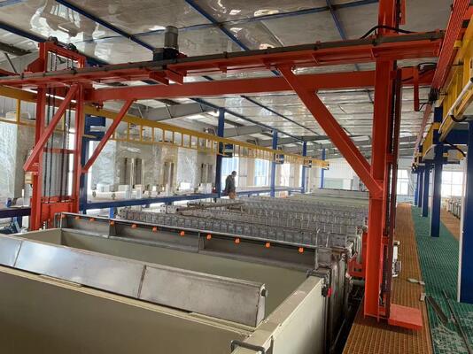 Prezzo buono Linea di produzione di anodizzazione con serbatoi interni 8000*larghezza*3500 per alluminio da 6061 a 6063 con scalabilità e automazione in linea
