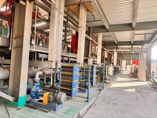 Prezzo buono Linea di anodizzazione automatica in alluminio per porte a persiana a rulli con resistenza stabile alle intemperie, finitura a colori coerenti e spessore uniforme del film di ossido In linea