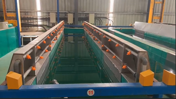 Prezzo buono Linea automatica di anodizzazione dell'alluminio per un trattamento superficiale preciso e una finitura del colore coerente con funzionamento completamente automatico In linea