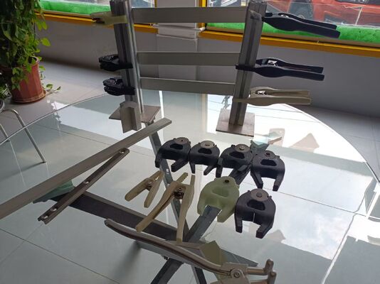 Prezzo buono Stable Clamping Acid-Resistant Anodizing Line Clamps and Fixtures with Custom Jaw Opening In linea